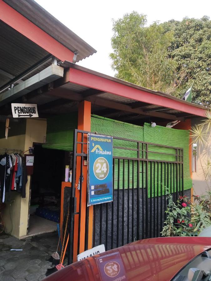 Primadona Homestay Sleman  Extérieur photo
